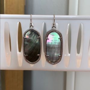 iridescent kendra scott elle drop earrings!